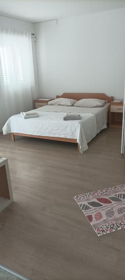 Feel Good Apartment Banjol Εξωτερικό φωτογραφία