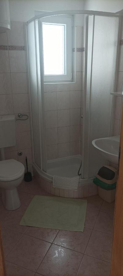 Feel Good Apartment Banjol Εξωτερικό φωτογραφία
