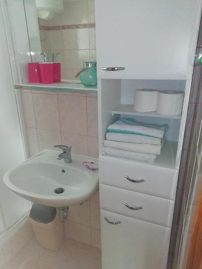 Feel Good Apartment Banjol Εξωτερικό φωτογραφία