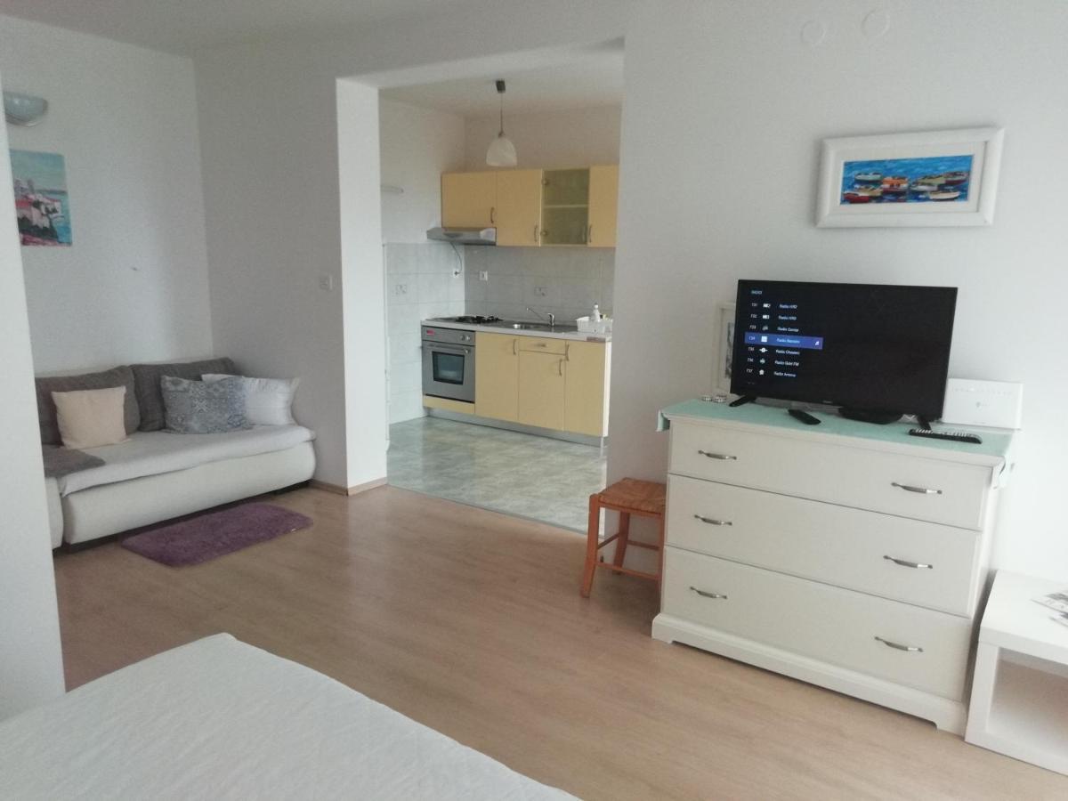 Feel Good Apartment Banjol Εξωτερικό φωτογραφία